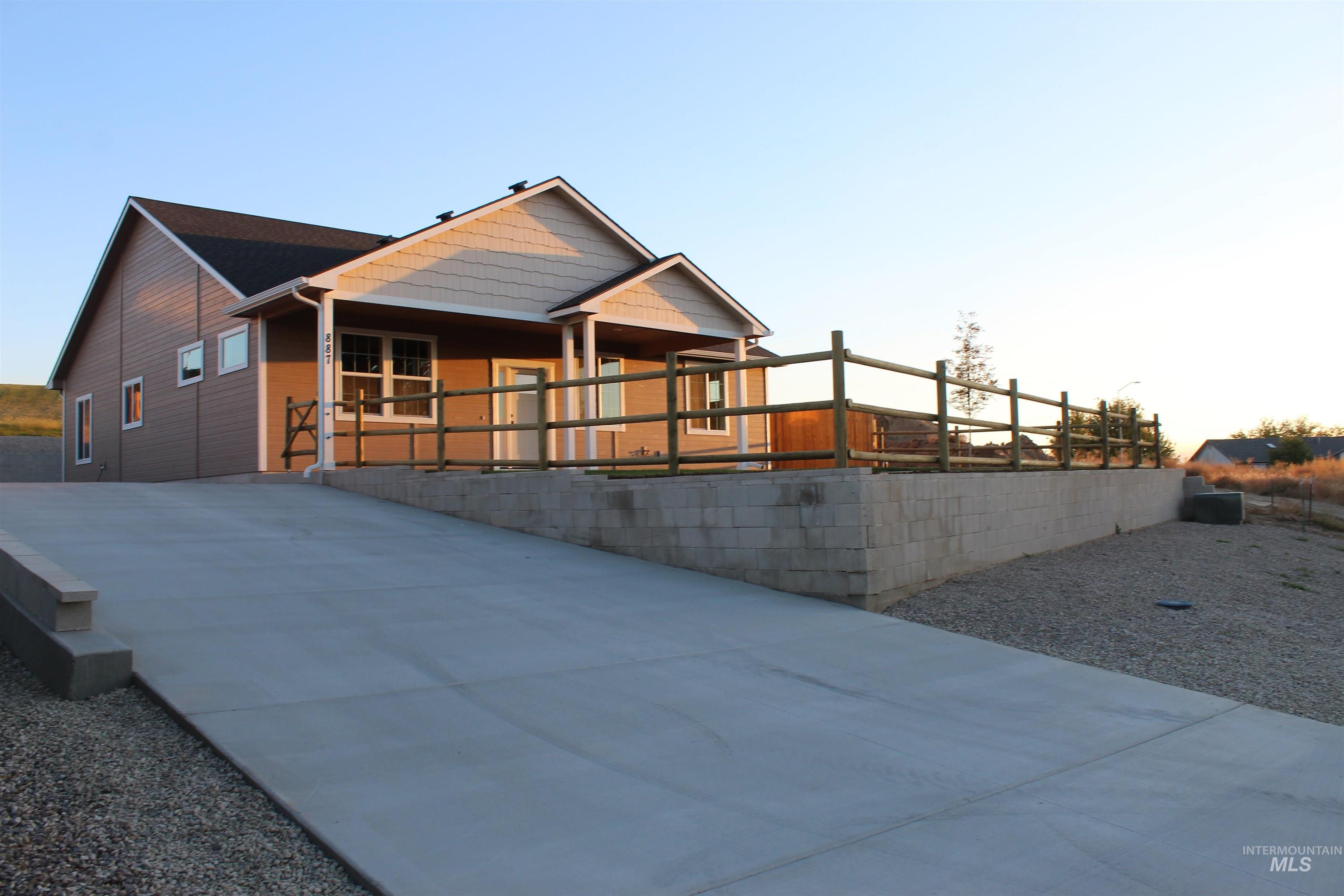 887 S. Iowa Ave., Payette, Idaho 83661, 3 Bedrooms, 2 Bathrooms, Residential For Sale, Price $395,000,MLS 99003703