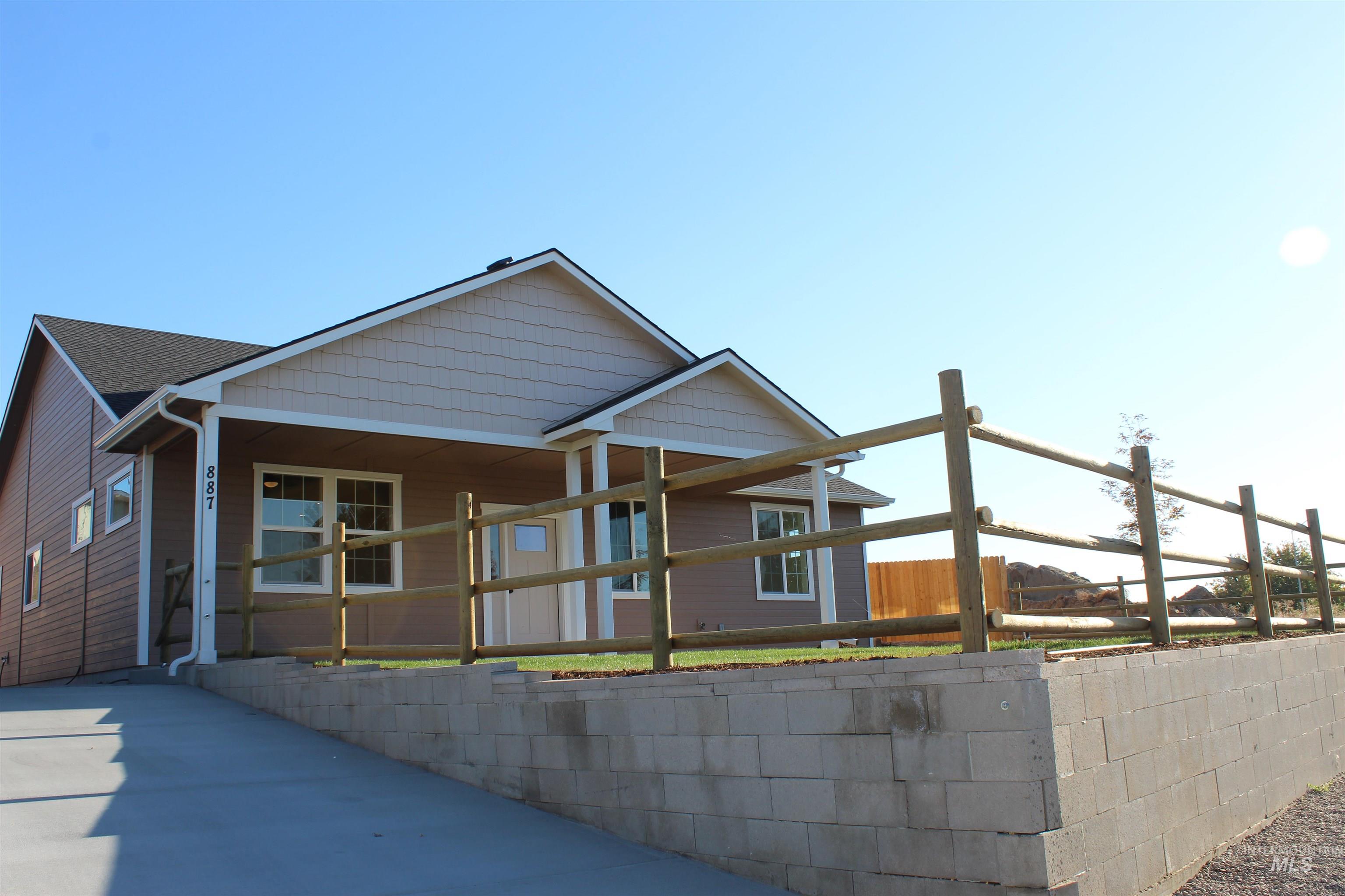 887 S. Iowa Ave., Payette, Idaho 83661, 3 Bedrooms, 2 Bathrooms, Residential For Sale, Price $395,000,MLS 99003703