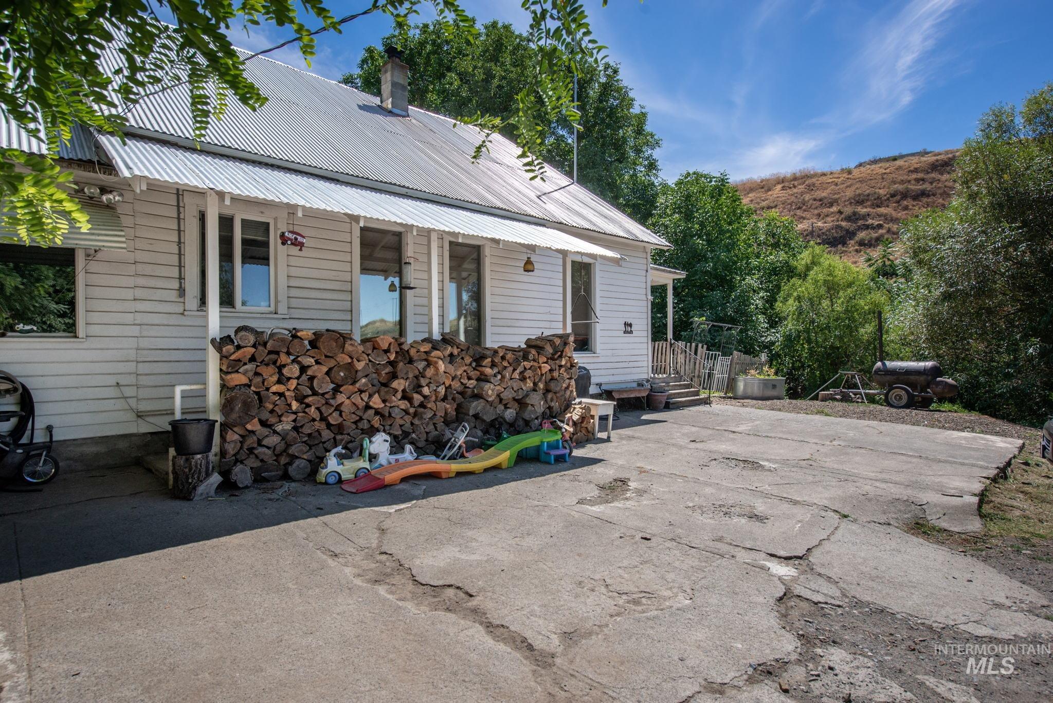2707 Lindsay Creek Rd, Lewiston, Idaho 83501, 4 Bedrooms, 2 Bathrooms, Residential For Sale, Price $550,000,MLS 99003704