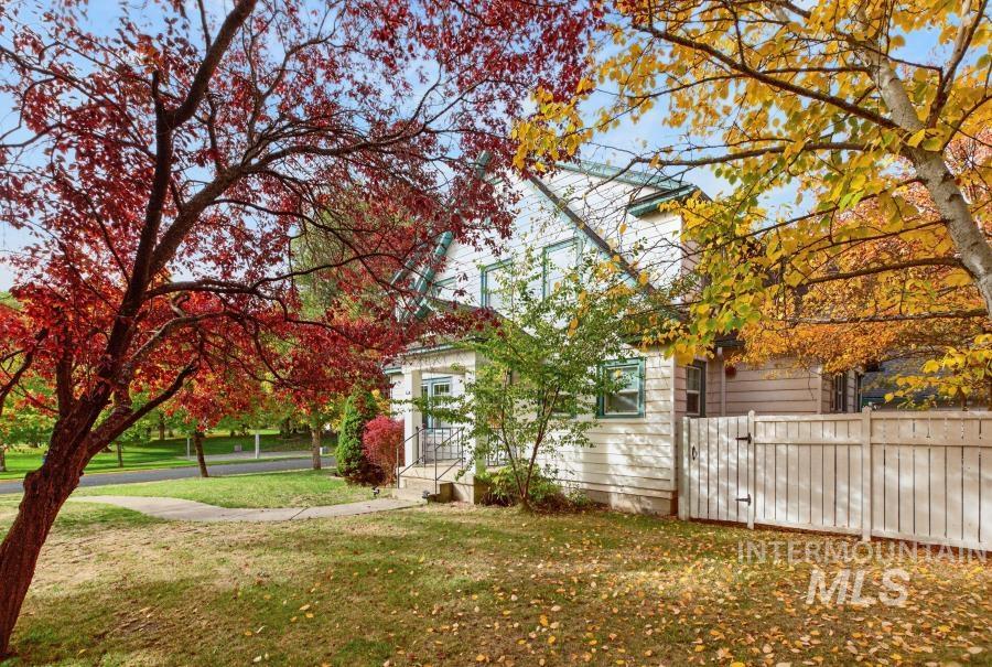 101 N Hayes St., Moscow, Idaho 83843, 5 Bedrooms, 2.5 Bathrooms, Residential For Sale, Price $725,000, 99003705