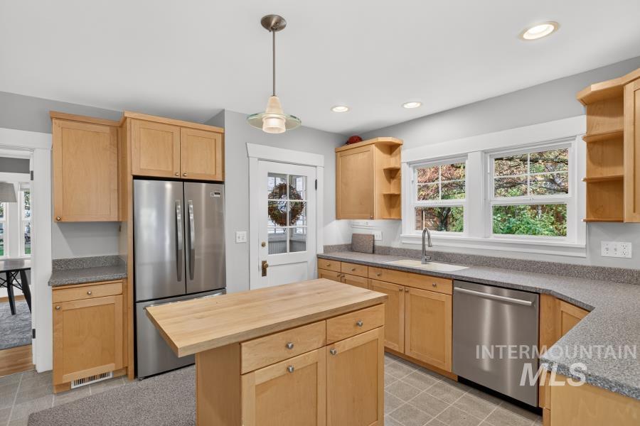 101 N Hayes St., Moscow, Idaho 83843, 5 Bedrooms, 2.5 Bathrooms, Residential For Sale, Price $725,000, 99003705