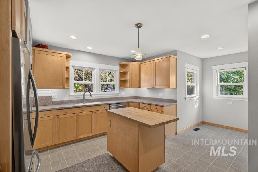 101 N Hayes St., Moscow, Idaho 83843, 5 Bedrooms, 2.5 Bathrooms, Residential For Sale, Price $725,000, 99003705
