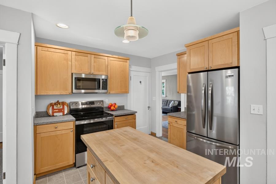 101 N Hayes St., Moscow, Idaho 83843, 5 Bedrooms, 2.5 Bathrooms, Residential For Sale, Price $725,000, 99003705
