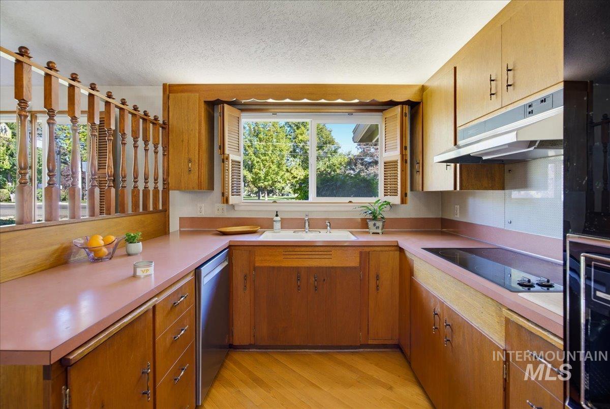 6123 W Northview St, Boise, Idaho 83704, 3 Bedrooms, 2 Bathrooms, Residential For Sale, Price $500,000, 99003719