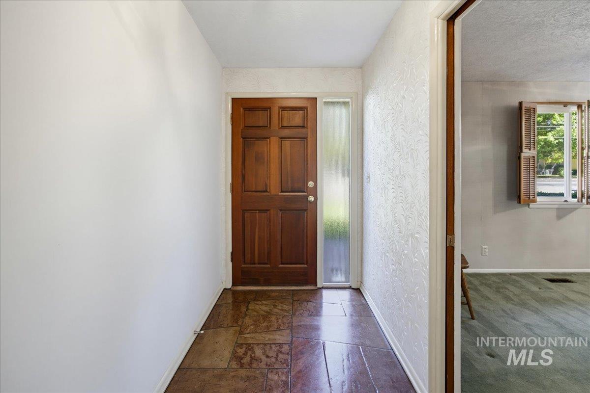 6123 W Northview St, Boise, Idaho 83704, 3 Bedrooms, 2 Bathrooms, Residential For Sale, Price $500,000, 99003719