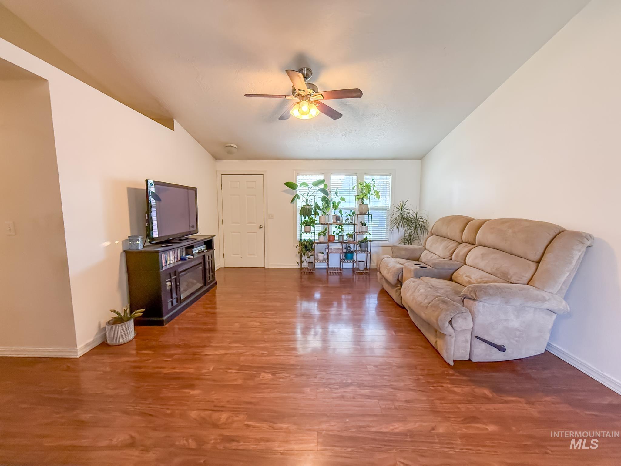 620 E Cougar Dr., Meridian, Idaho 83646, 3 Bedrooms, 2 Bathrooms, Residential For Sale, Price $419,000, 99003720