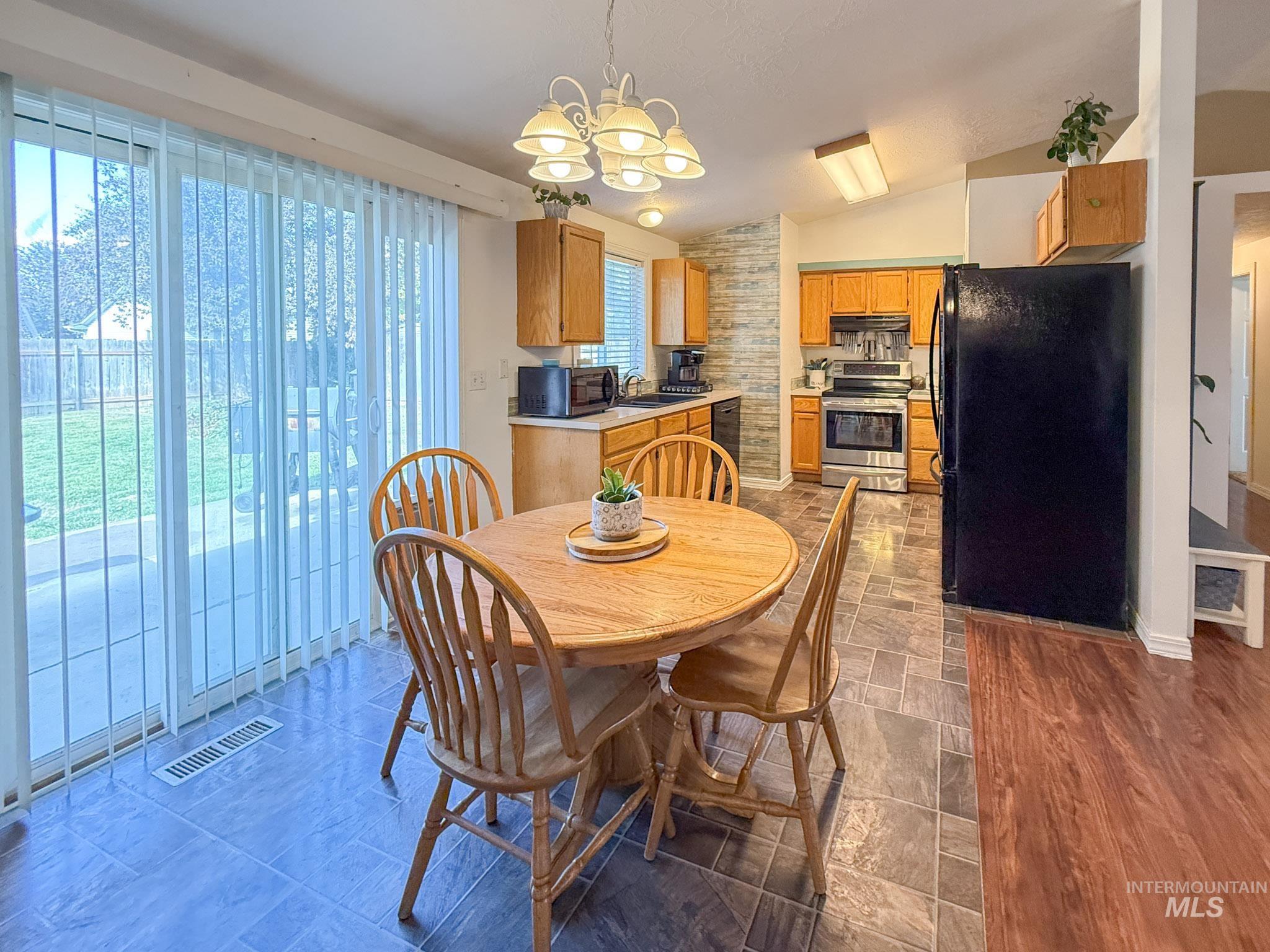 620 E Cougar Dr., Meridian, Idaho 83646, 3 Bedrooms, 2 Bathrooms, Residential For Sale, Price $419,000, 99003720
