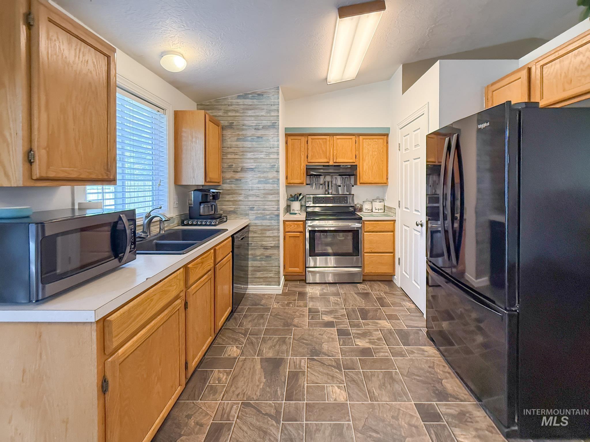 620 E Cougar Dr., Meridian, Idaho 83646, 3 Bedrooms, 2 Bathrooms, Residential For Sale, Price $419,000, 99003720