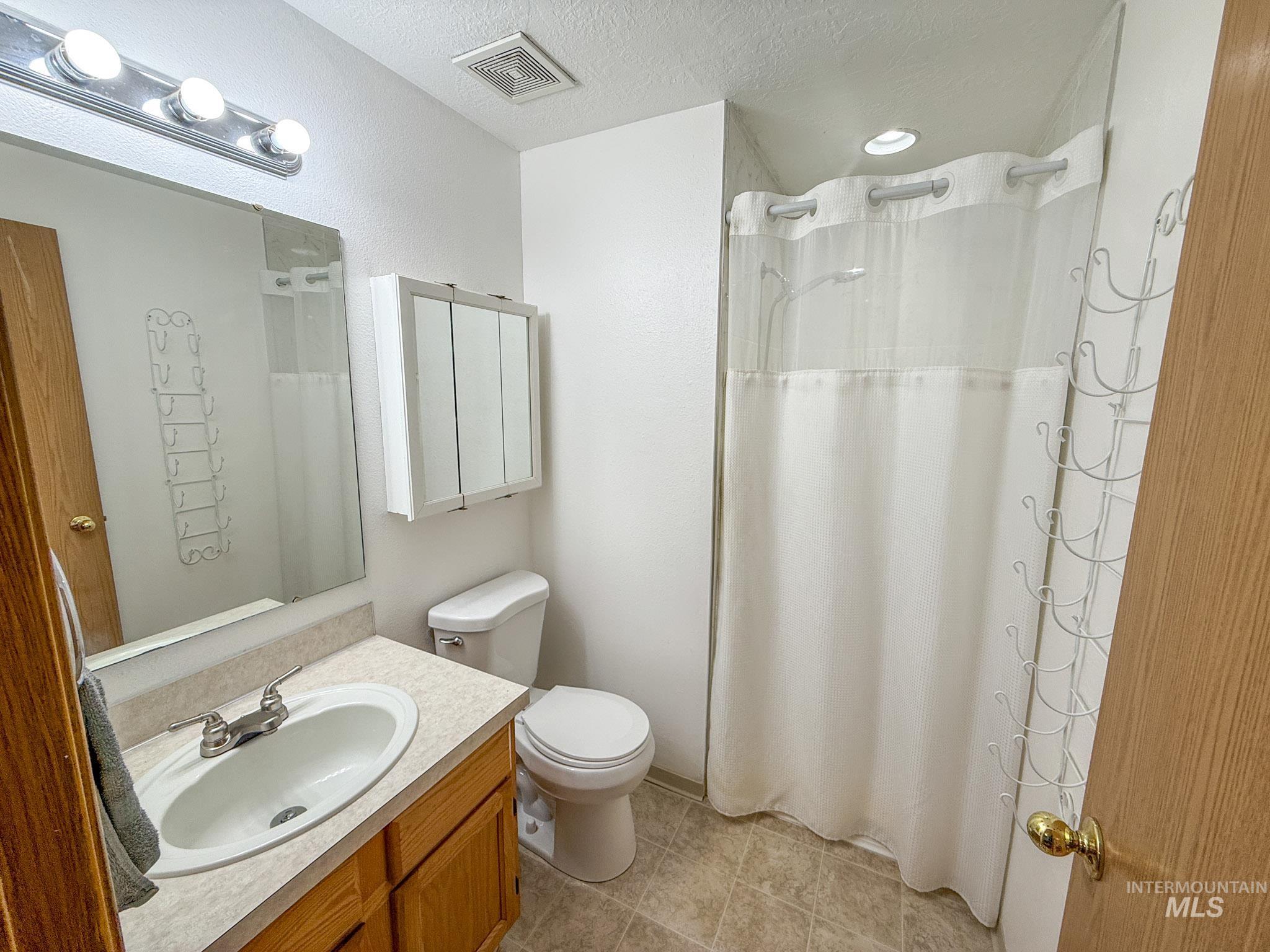 620 E Cougar Dr., Meridian, Idaho 83646, 3 Bedrooms, 2 Bathrooms, Residential For Sale, Price $419,000, 99003720