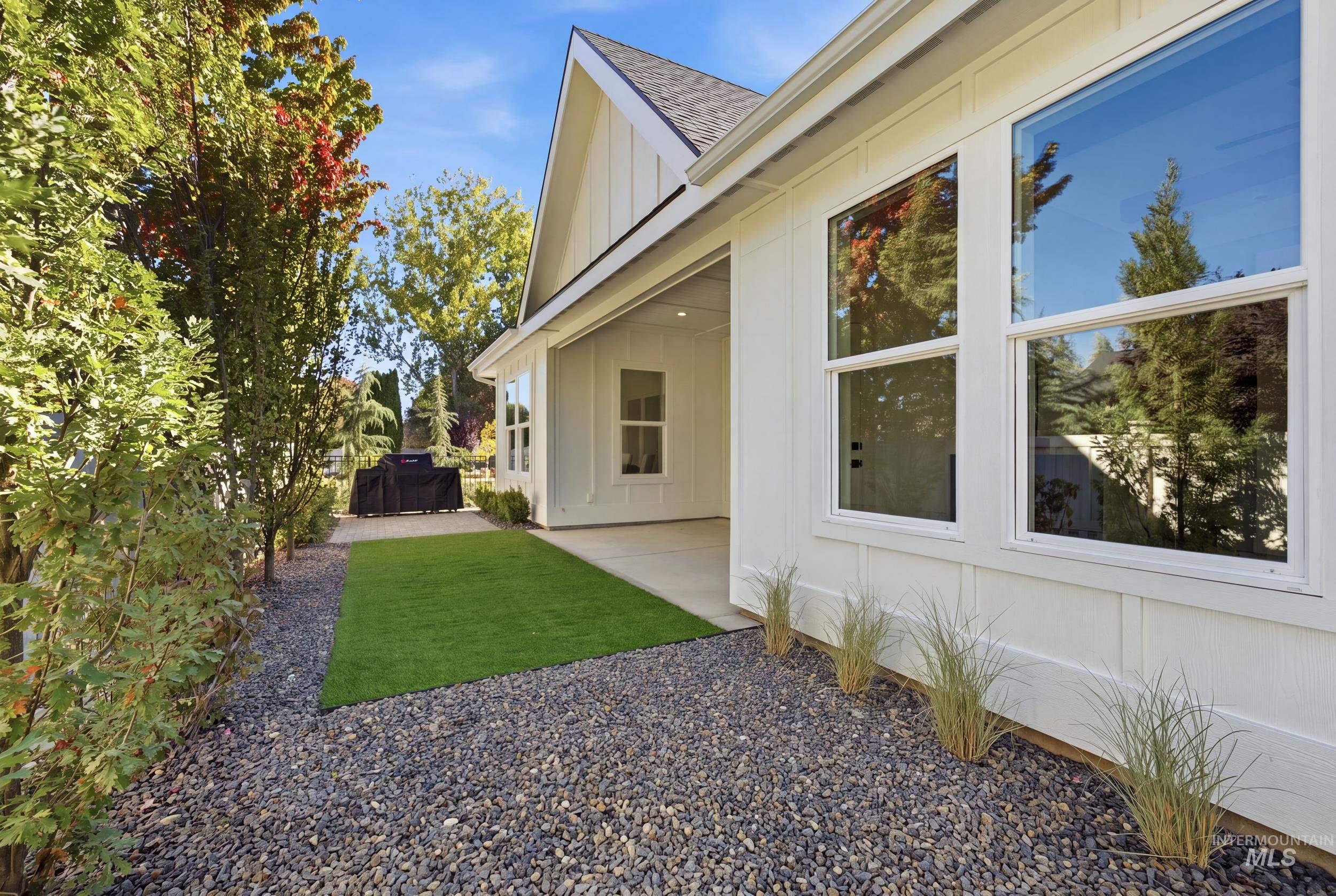2530 E Eagle View St., Meridian, Idaho 83646, 3 Bedrooms, 2 Bathrooms, Residential For Sale, Price $759,900,MLS 99003722