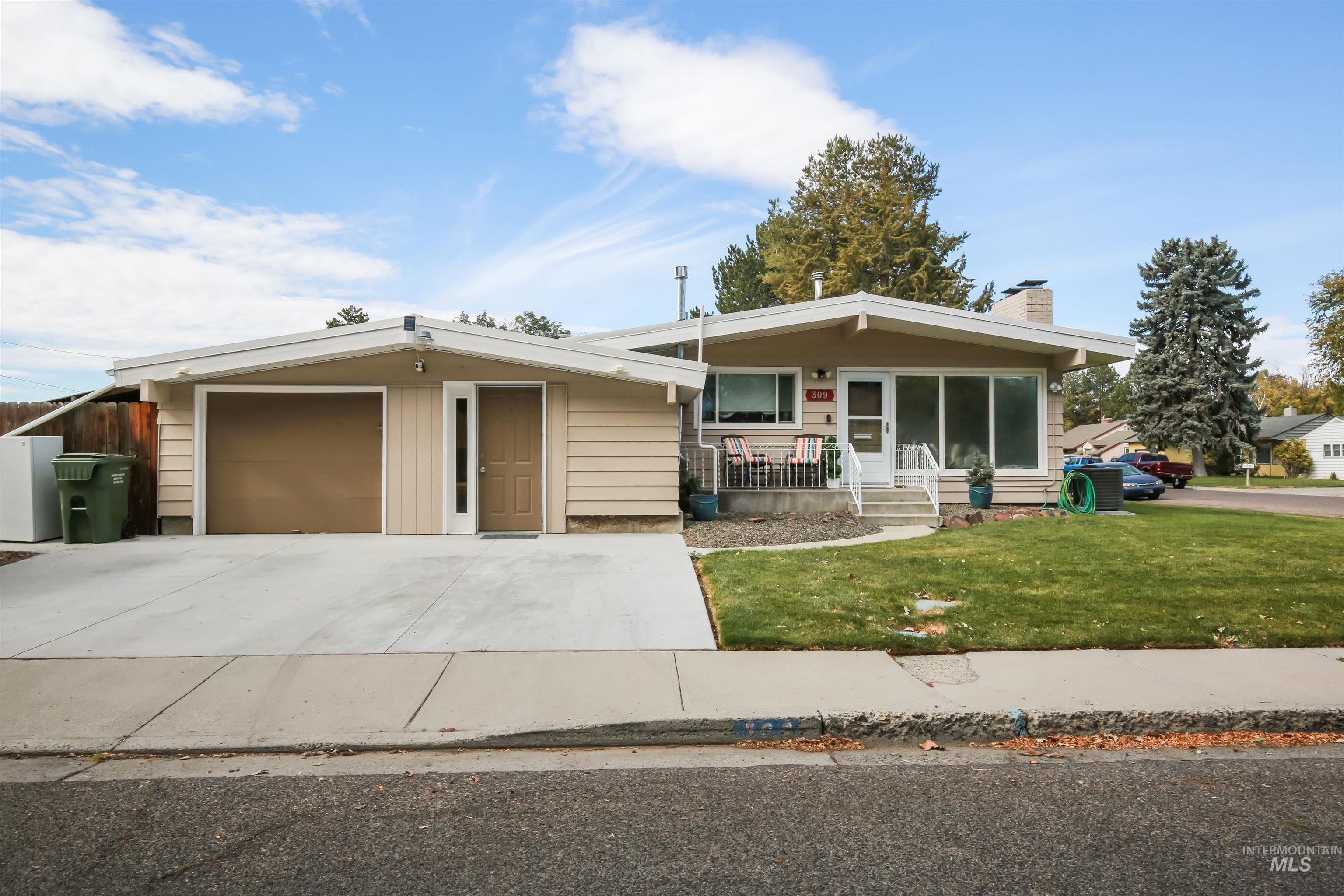 309 SW 12th Street, Ontario, Oregon 97914, 5 Bedrooms, 3 Bathrooms, Residential For Sale, Price $339,900, 99003723