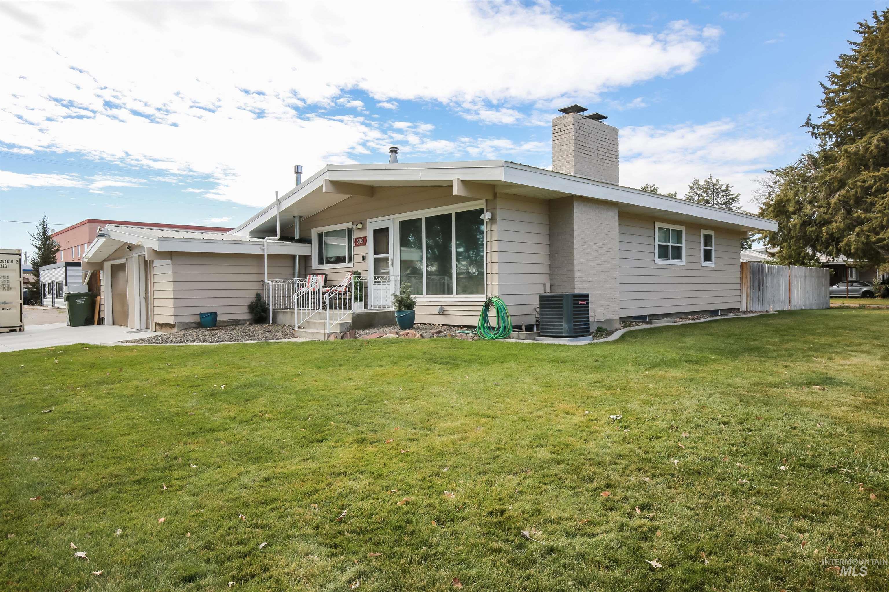 309 SW 12th Street, Ontario, Oregon 97914, 5 Bedrooms, 3 Bathrooms, Residential For Sale, Price $339,900, 99003723