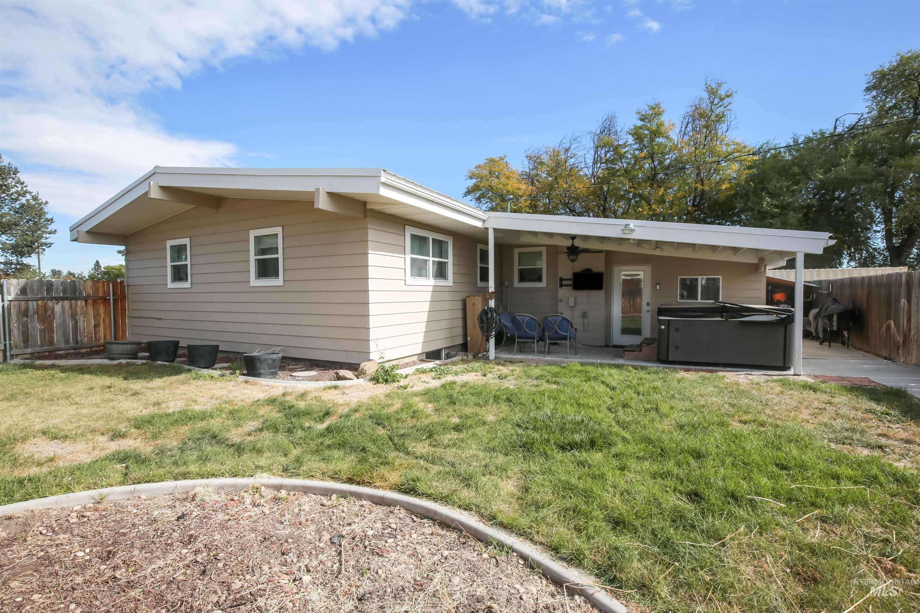309 SW 12th Street, Ontario, Oregon 97914, 5 Bedrooms, 3 Bathrooms, Residential For Sale, Price $339,900, 99003723