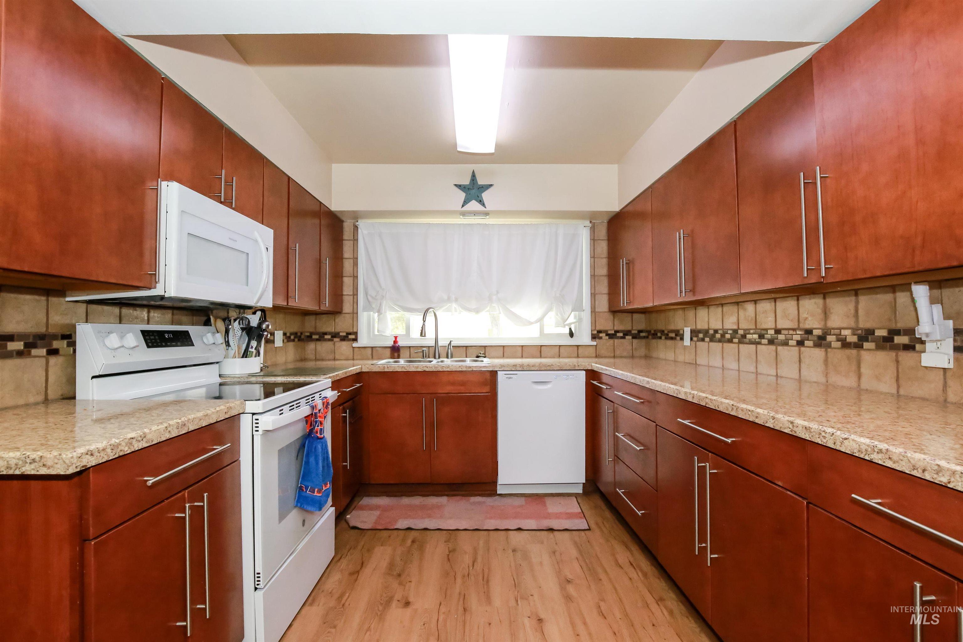 309 SW 12th Street, Ontario, Oregon 97914, 5 Bedrooms, 3 Bathrooms, Residential For Sale, Price $339,900, 99003723