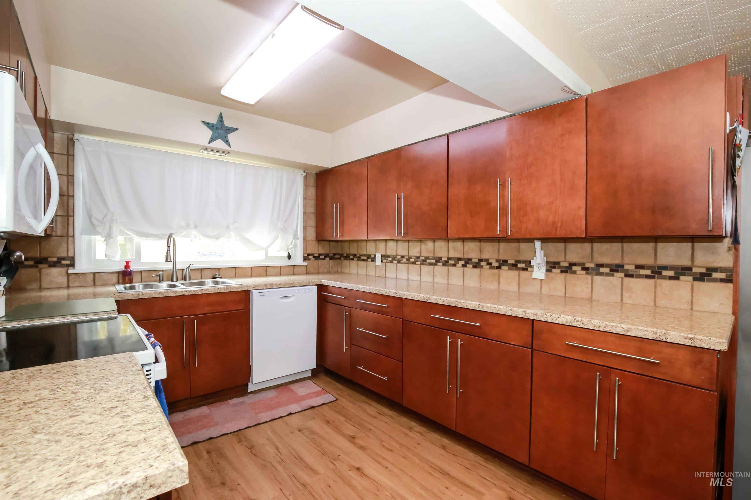 309 SW 12th Street, Ontario, Oregon 97914, 5 Bedrooms, 3 Bathrooms, Residential For Sale, Price $339,900, 99003723