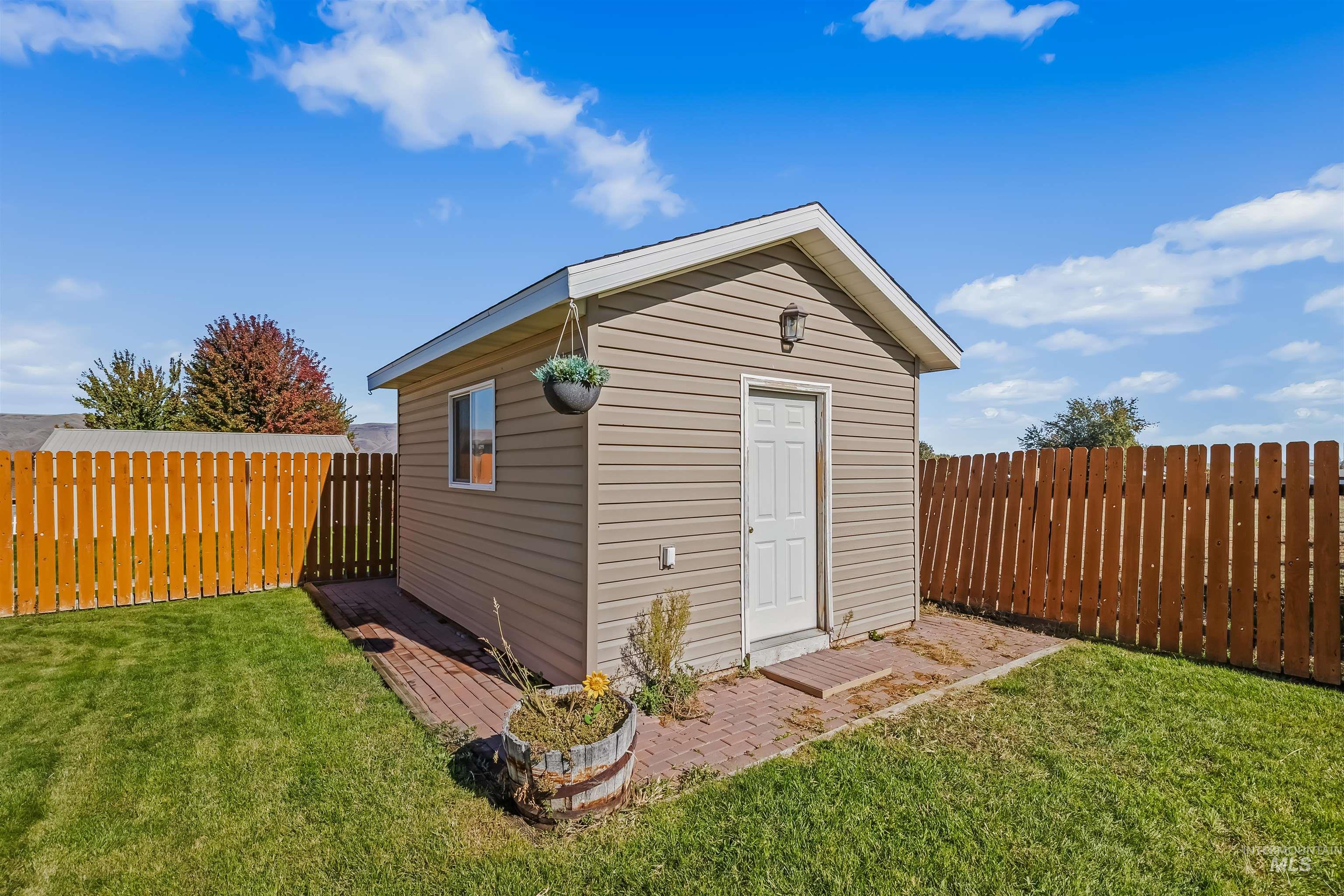 2675 27th St, Clarkston, Washington 99403, 3 Bedrooms, 2 Bathrooms, Residential For Sale, Price $378,000, 99003725