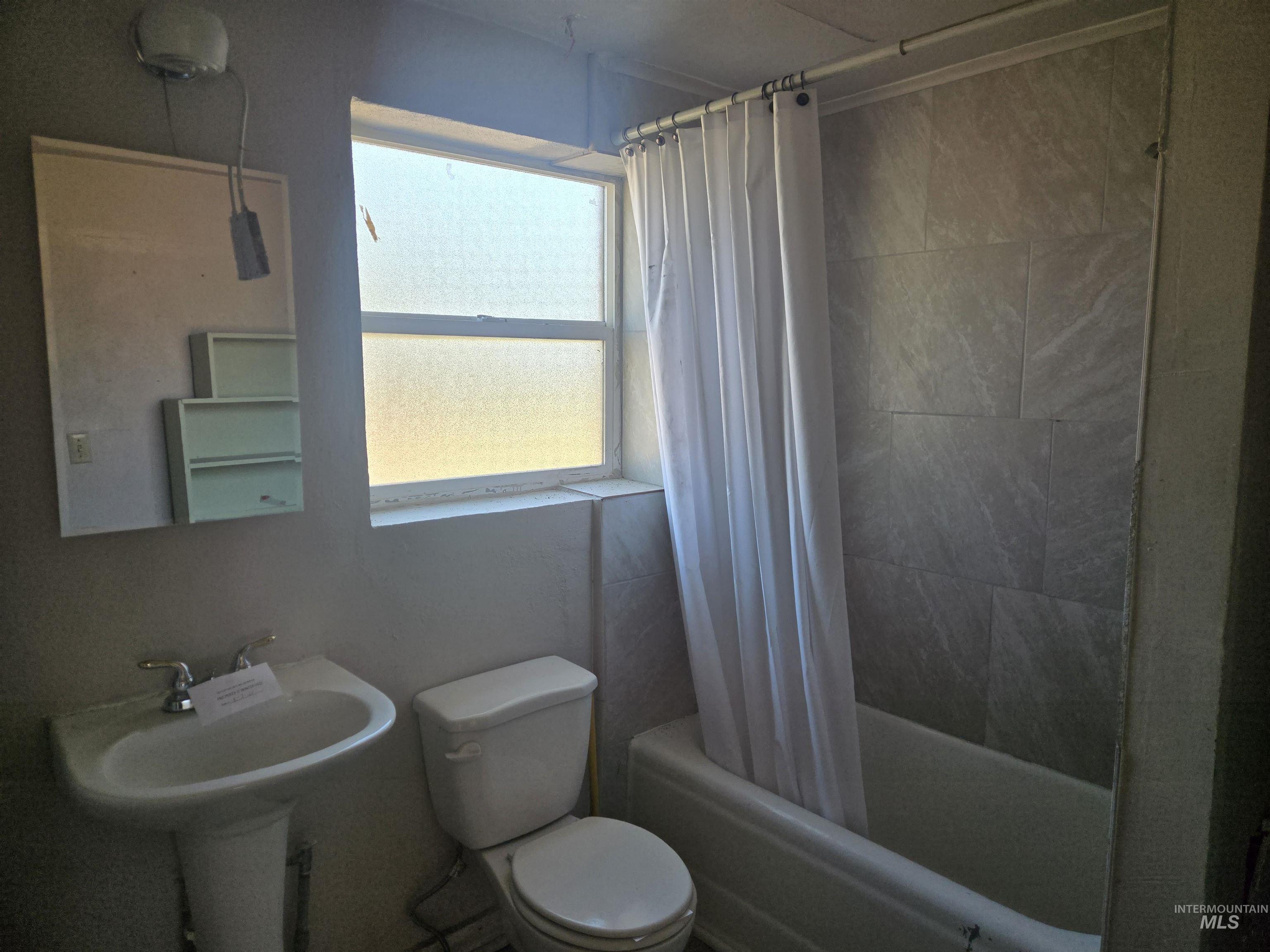 1110 Colorado St, Gooding, Idaho 83330, 2 Bedrooms, 1 Bathroom, Residential For Sale, Price $149,000, 99003727