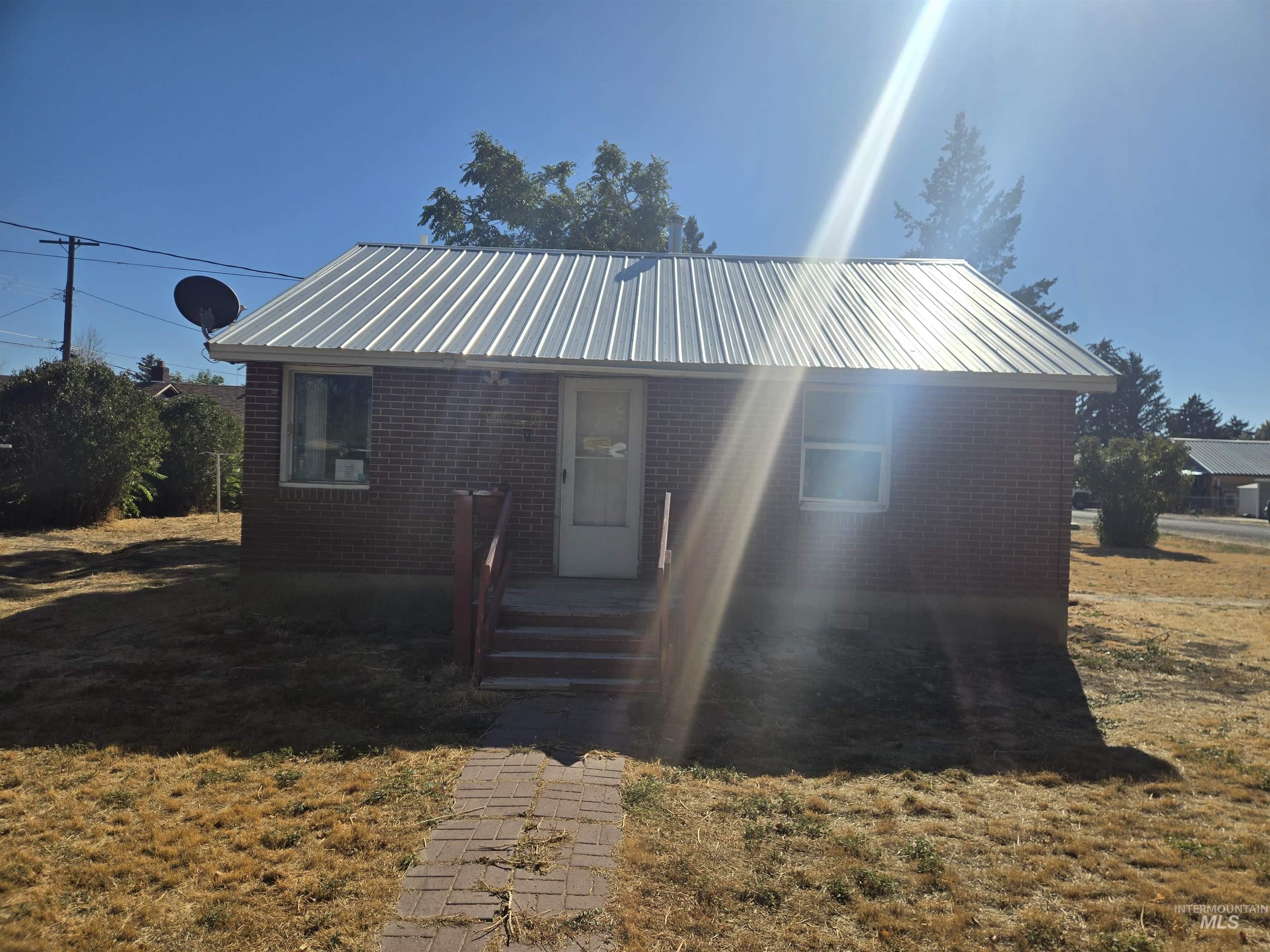 1110 Colorado St, Gooding, Idaho 83330, 2 Bedrooms, 1 Bathroom, Residential For Sale, Price $149,000, 99003727