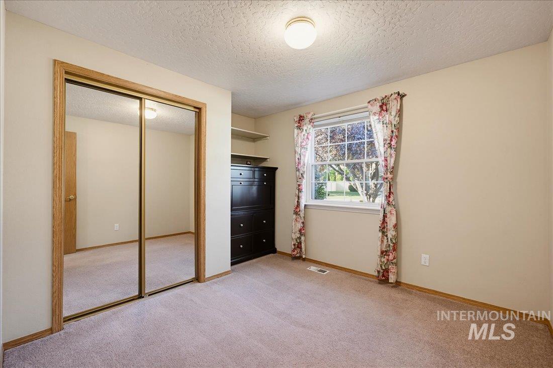 1200 S 19th St, Nampa, Idaho 83686, 5 Bedrooms, 4 Bathrooms, Residential For Sale, Price $525,000,MLS 99003729