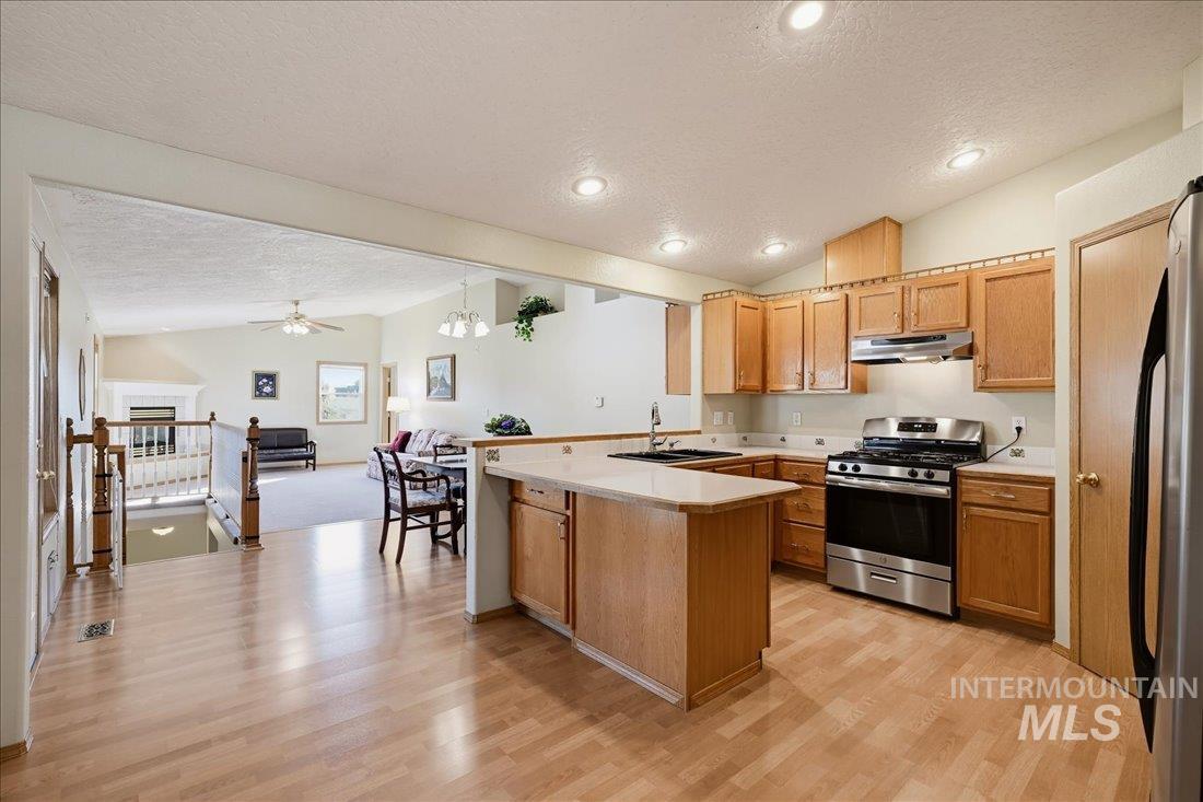 1200 S 19th St, Nampa, Idaho 83686, 5 Bedrooms, 4 Bathrooms, Residential For Sale, Price $525,000,MLS 99003729