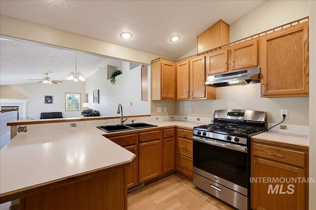 1200 S 19th St, Nampa, Idaho 83686, 5 Bedrooms, 4 Bathrooms, Residential For Sale, Price $525,000,MLS 99003729