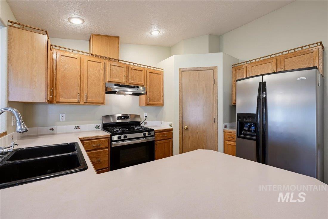 1200 S 19th St, Nampa, Idaho 83686, 5 Bedrooms, 4 Bathrooms, Residential For Sale, Price $525,000,MLS 99003729