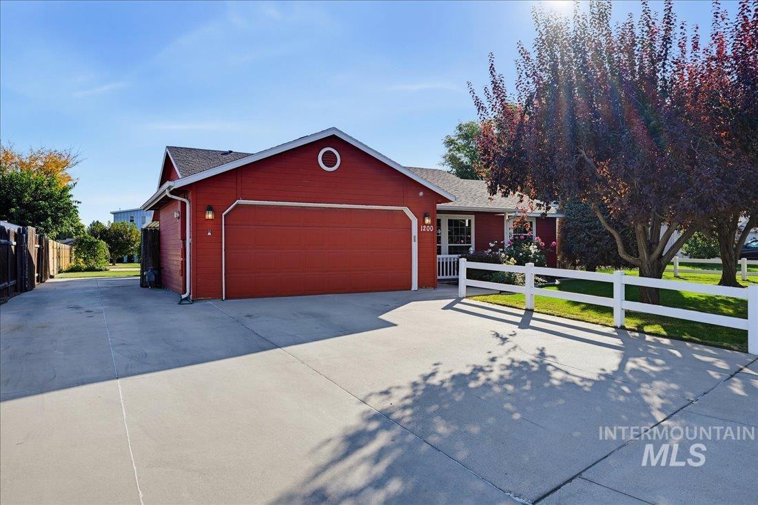 1200 S 19th St, Nampa, Idaho 83686, 5 Bedrooms, 4 Bathrooms, Residential For Sale, Price $525,000,MLS 99003729