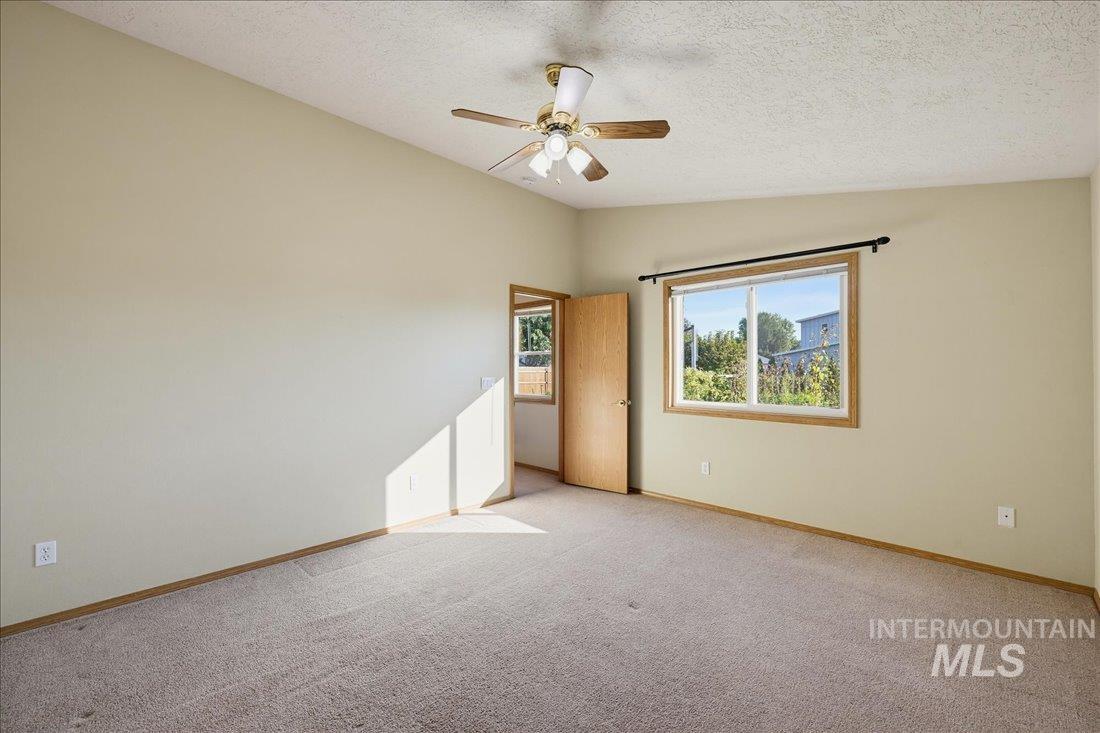 1200 S 19th St, Nampa, Idaho 83686, 5 Bedrooms, 4 Bathrooms, Residential For Sale, Price $525,000,MLS 99003729
