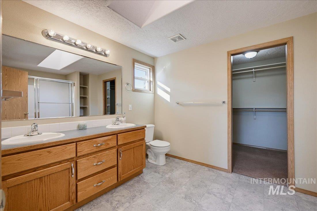 1200 S 19th St, Nampa, Idaho 83686, 5 Bedrooms, 4 Bathrooms, Residential For Sale, Price $525,000,MLS 99003729