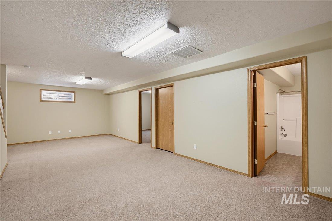 1200 S 19th St, Nampa, Idaho 83686, 5 Bedrooms, 4 Bathrooms, Residential For Sale, Price $525,000,MLS 99003729