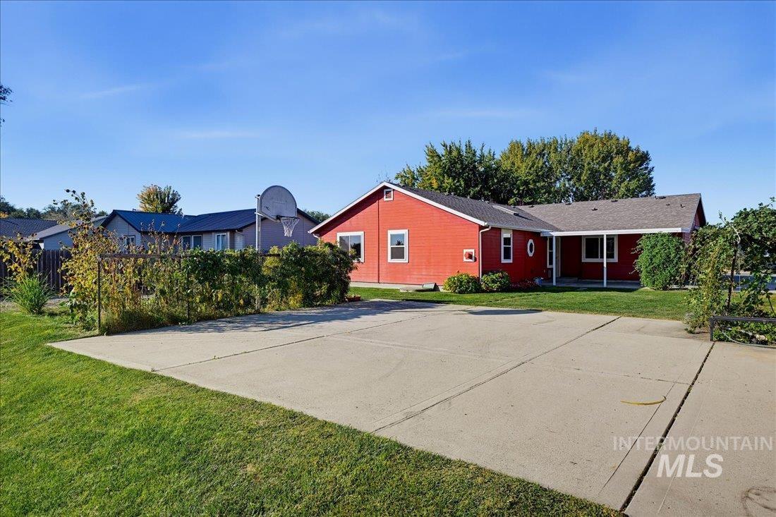 1200 S 19th St, Nampa, Idaho 83686, 5 Bedrooms, 4 Bathrooms, Residential For Sale, Price $525,000,MLS 99003729