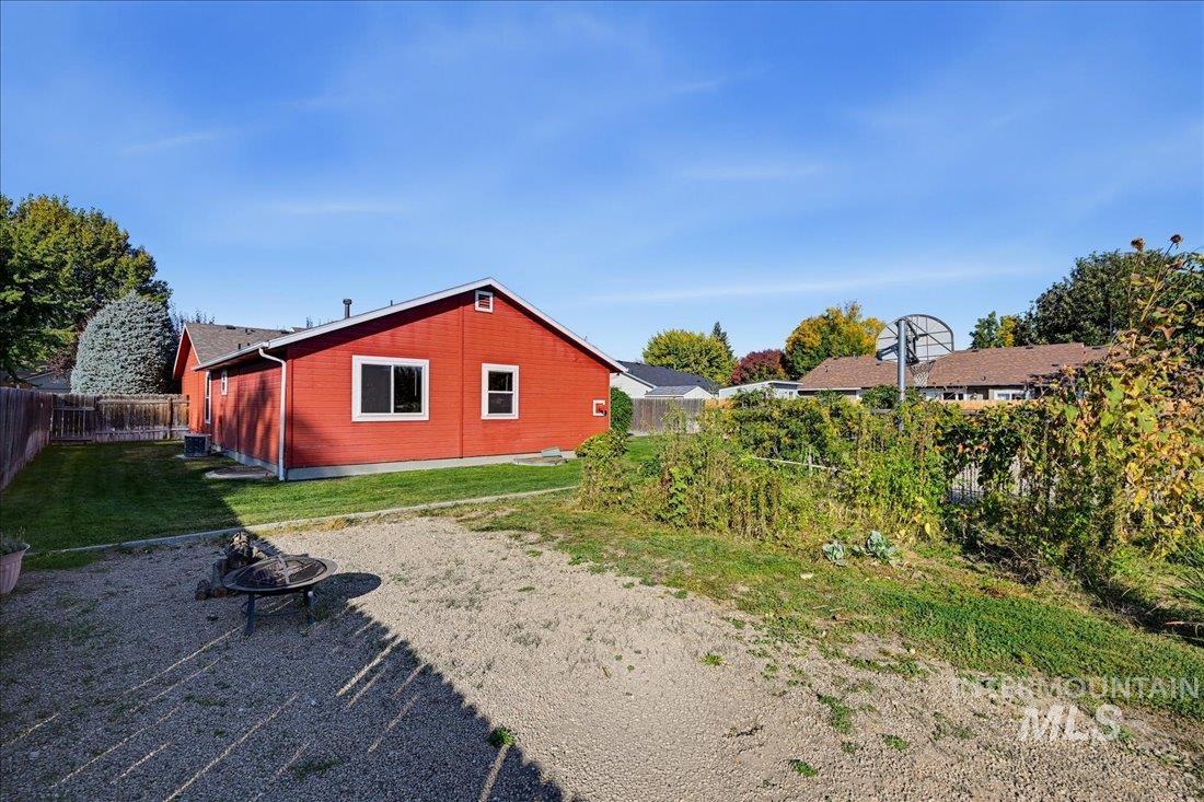 1200 S 19th St, Nampa, Idaho 83686, 5 Bedrooms, 4 Bathrooms, Residential For Sale, Price $525,000,MLS 99003729