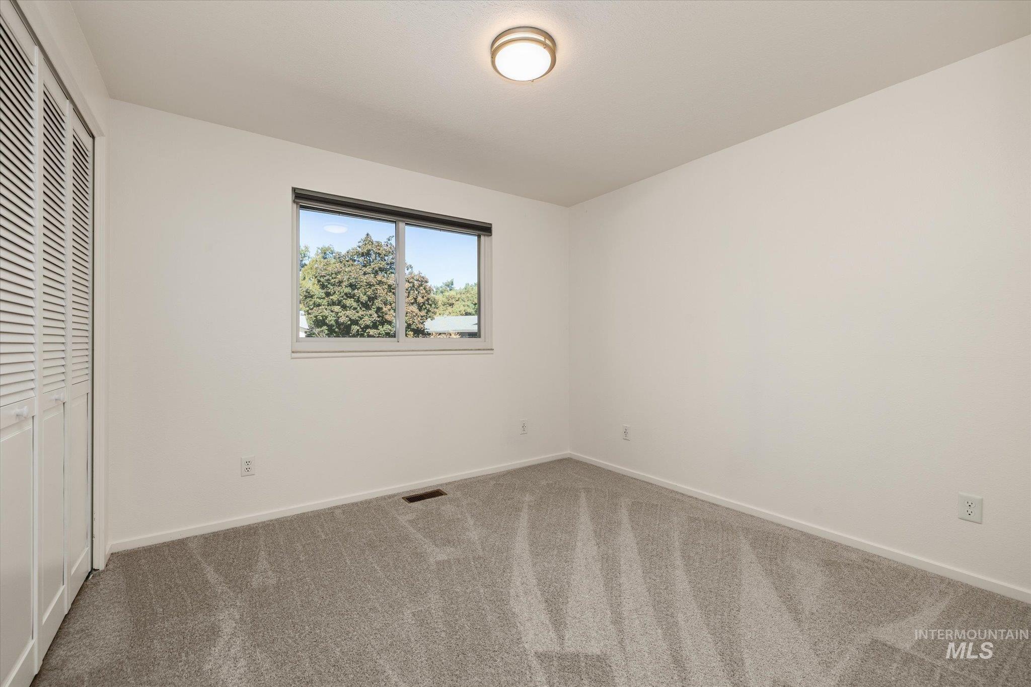 8955 W Sunflower Ct, Boise, Idaho 83704, 3 Bedrooms, 2 Bathrooms, Residential For Sale, Price $464,900,MLS 99003734