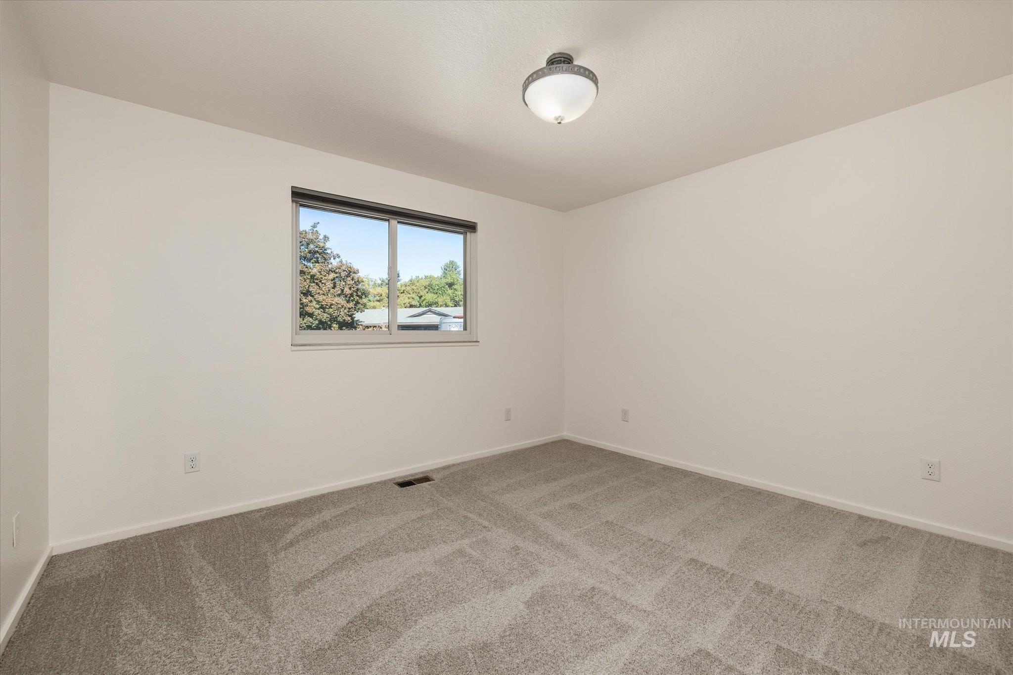 8955 W Sunflower Ct, Boise, Idaho 83704, 3 Bedrooms, 2 Bathrooms, Residential For Sale, Price $464,900,MLS 99003734