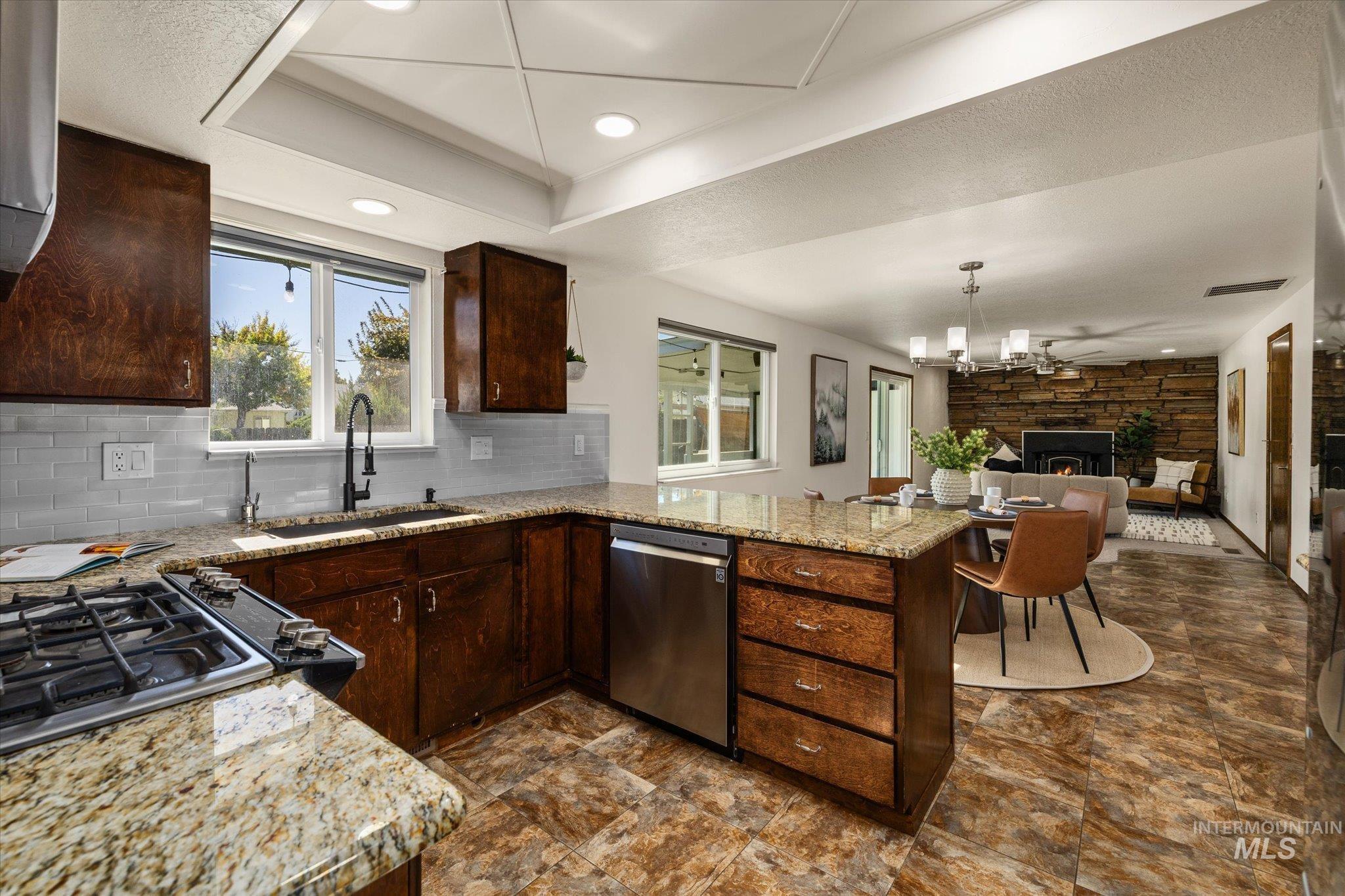 8955 W Sunflower Ct, Boise, Idaho 83704, 3 Bedrooms, 2 Bathrooms, Residential For Sale, Price $464,900,MLS 99003734