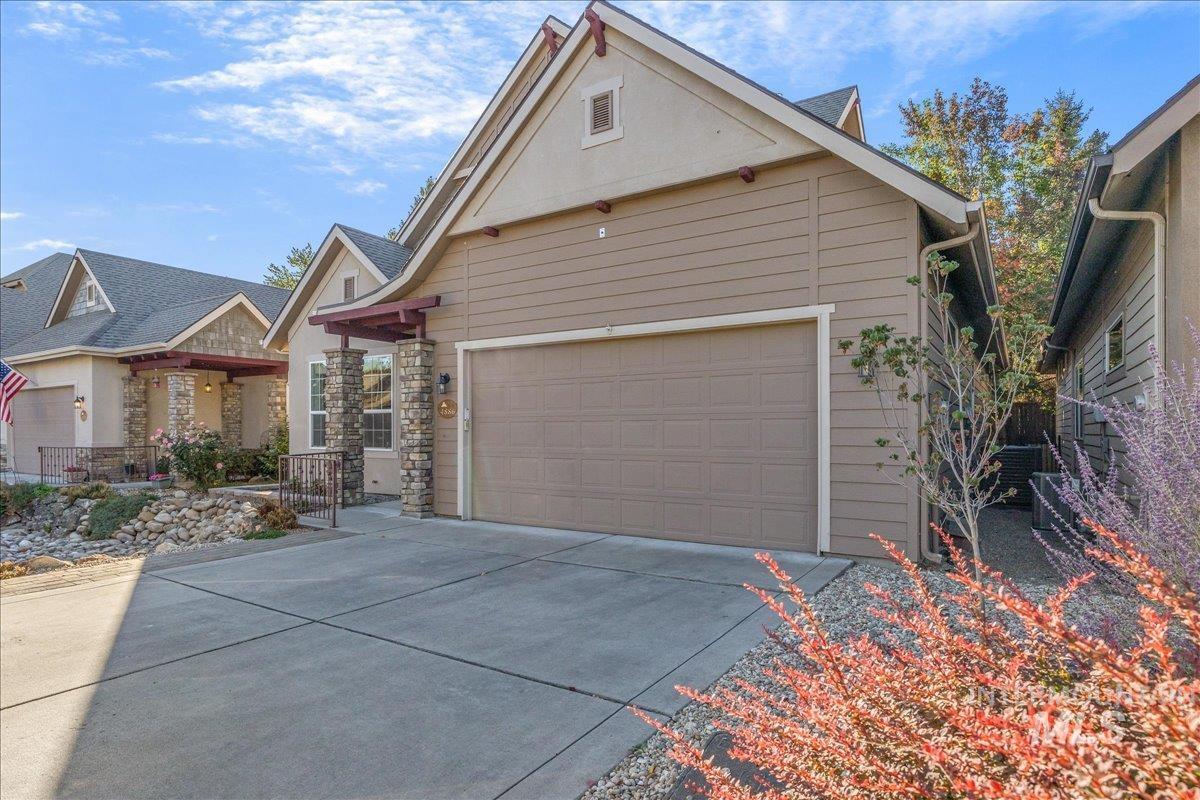 4886 N Ellicott Ln, Boise, Idaho 83714, 3 Bedrooms, 3 Bathrooms, Residential For Sale, Price $640,000,MLS 99003736