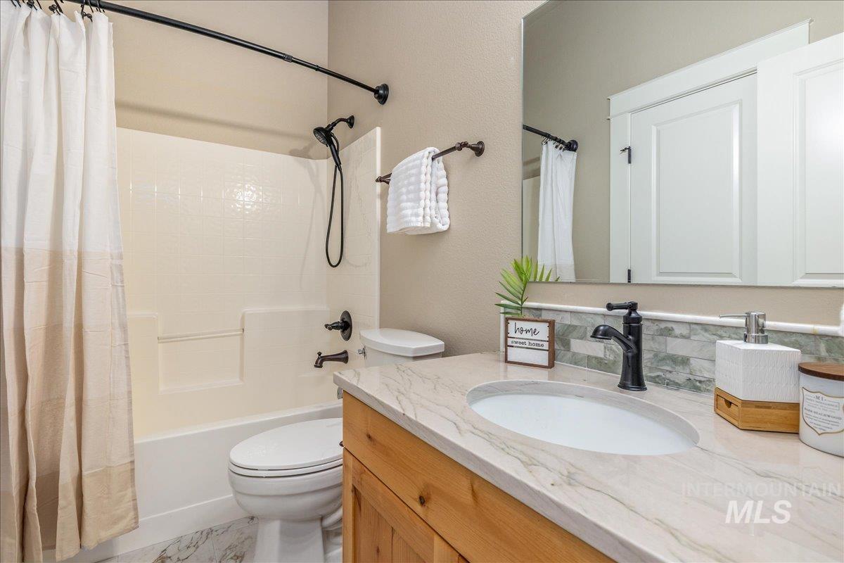 4886 N Ellicott Ln, Boise, Idaho 83714, 3 Bedrooms, 3 Bathrooms, Residential For Sale, Price $640,000,MLS 99003736