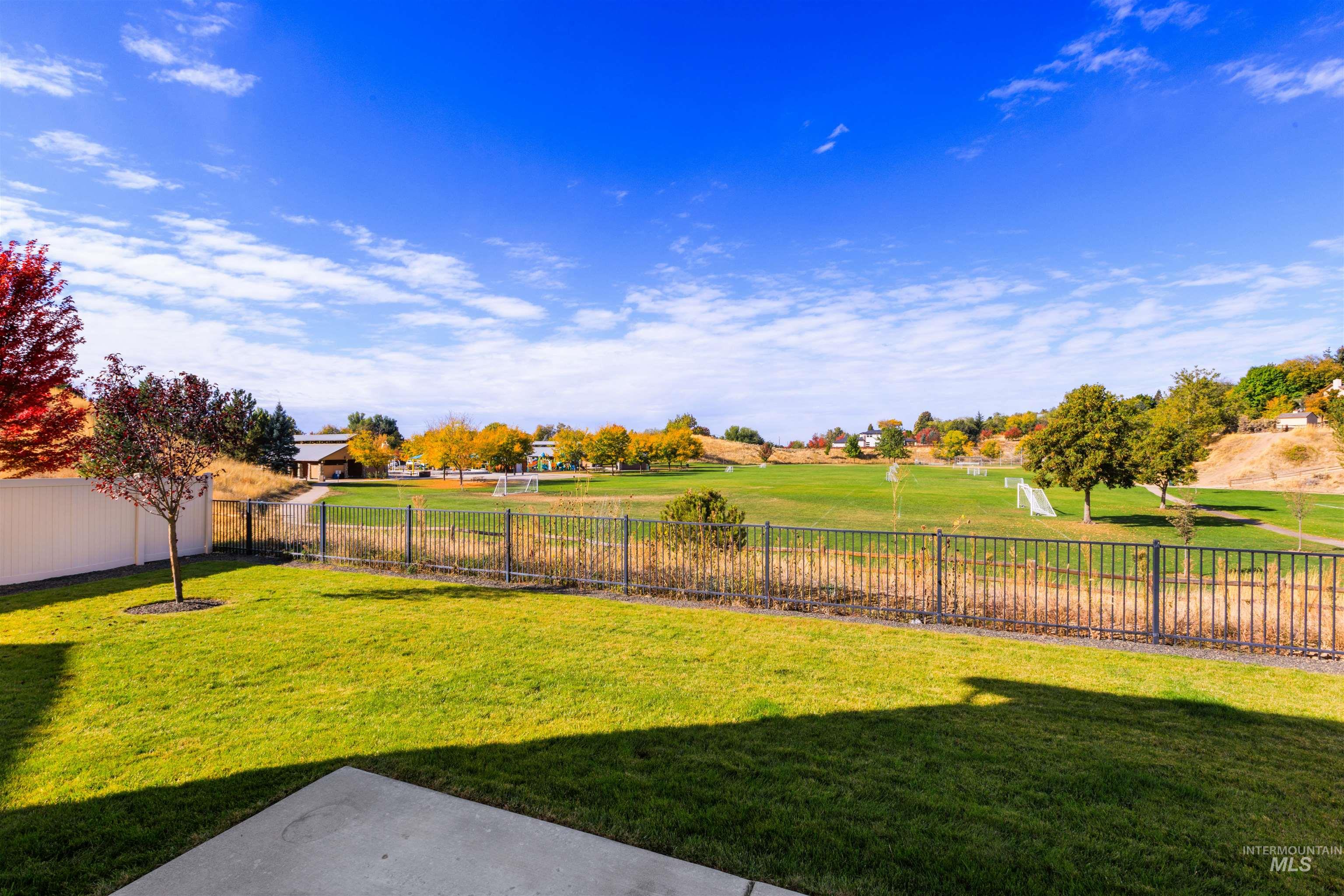 131 N Sevenoaks Ave, Eagle, Idaho 83616, 3 Bedrooms, 2.5 Bathrooms, Residential For Sale, Price $550,000,MLS 99003737