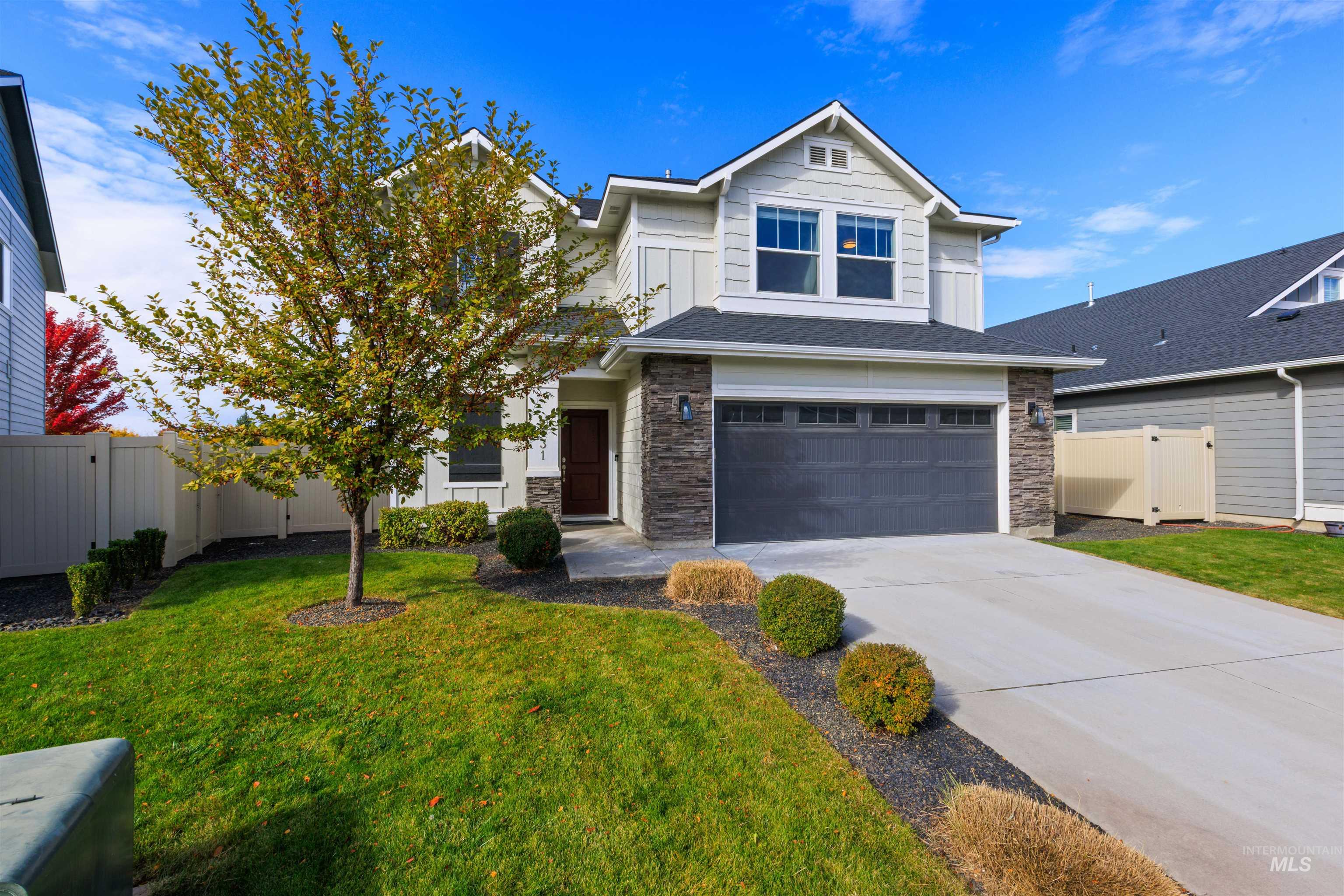 131 N Sevenoaks Ave, Eagle, Idaho 83616, 3 Bedrooms, 2.5 Bathrooms, Residential For Sale, Price $550,000,MLS 99003737