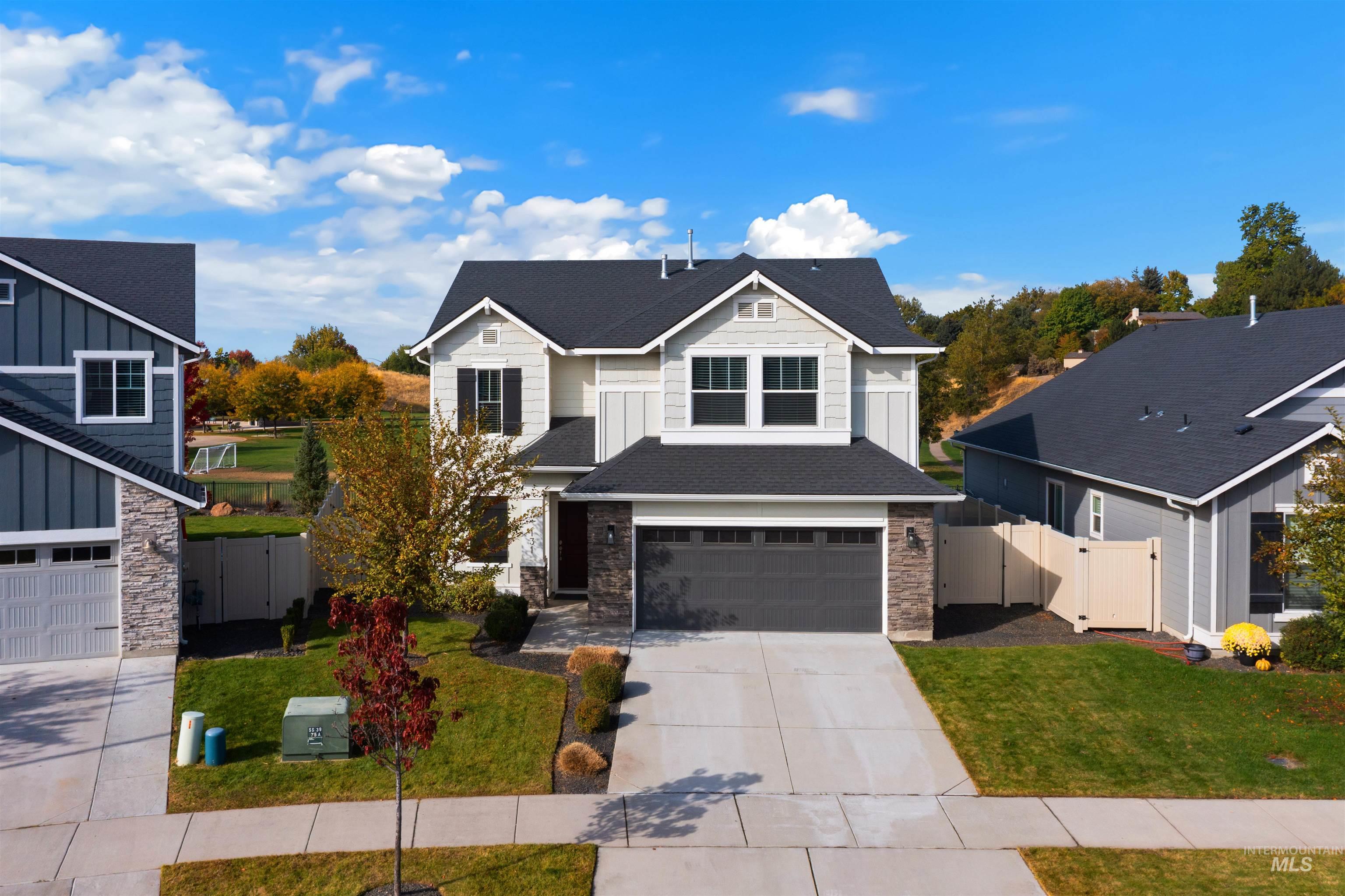 131 N Sevenoaks Ave, Eagle, Idaho 83616, 3 Bedrooms, 2.5 Bathrooms, Residential For Sale, Price $550,000,MLS 99003737