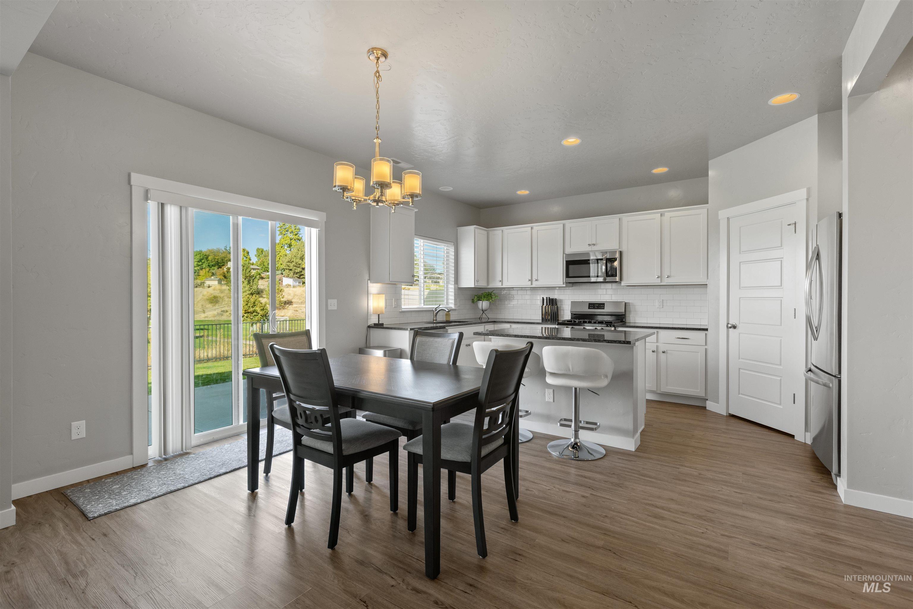 131 N Sevenoaks Ave, Eagle, Idaho 83616, 3 Bedrooms, 2.5 Bathrooms, Residential For Sale, Price $550,000,MLS 99003737
