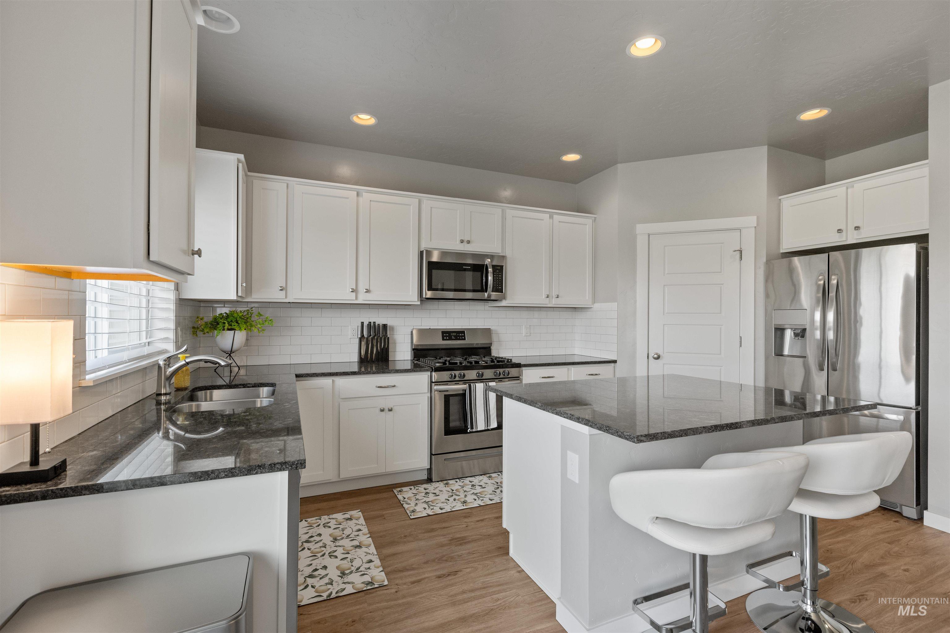 131 N Sevenoaks Ave, Eagle, Idaho 83616, 3 Bedrooms, 2.5 Bathrooms, Residential For Sale, Price $550,000,MLS 99003737