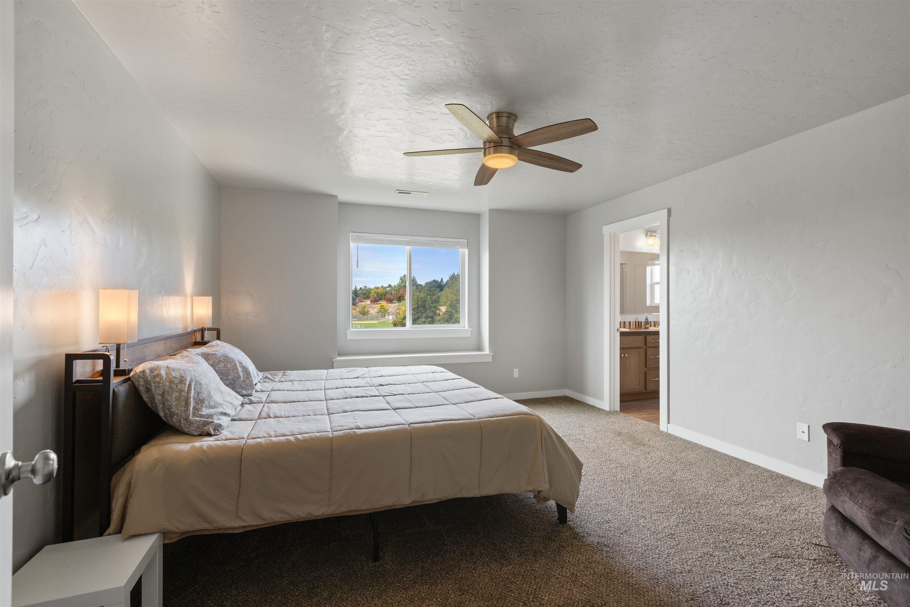 131 N Sevenoaks Ave, Eagle, Idaho 83616, 3 Bedrooms, 2.5 Bathrooms, Residential For Sale, Price $550,000,MLS 99003737