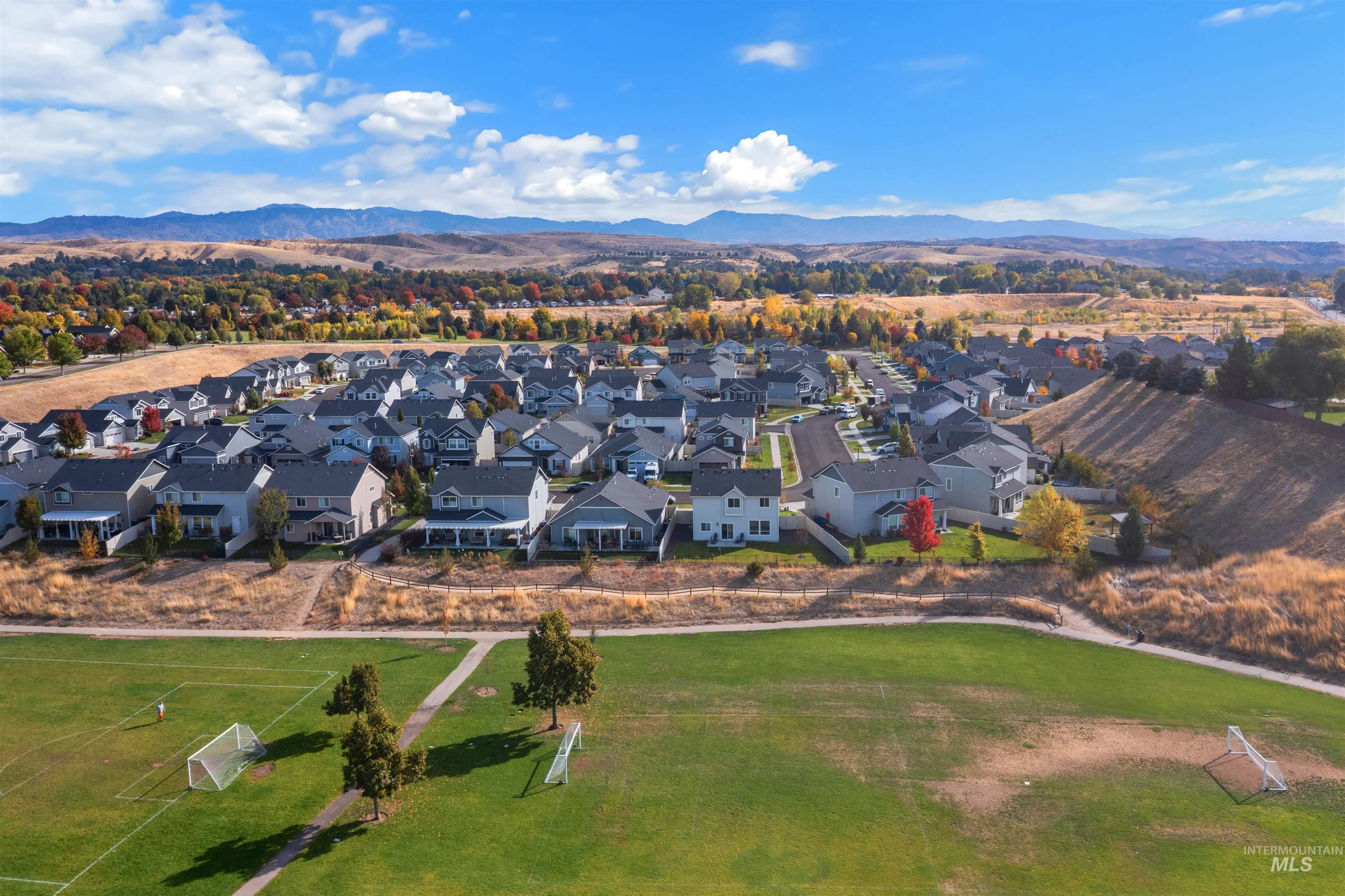 131 N Sevenoaks Ave, Eagle, Idaho 83616, 3 Bedrooms, 2.5 Bathrooms, Residential For Sale, Price $550,000,MLS 99003737