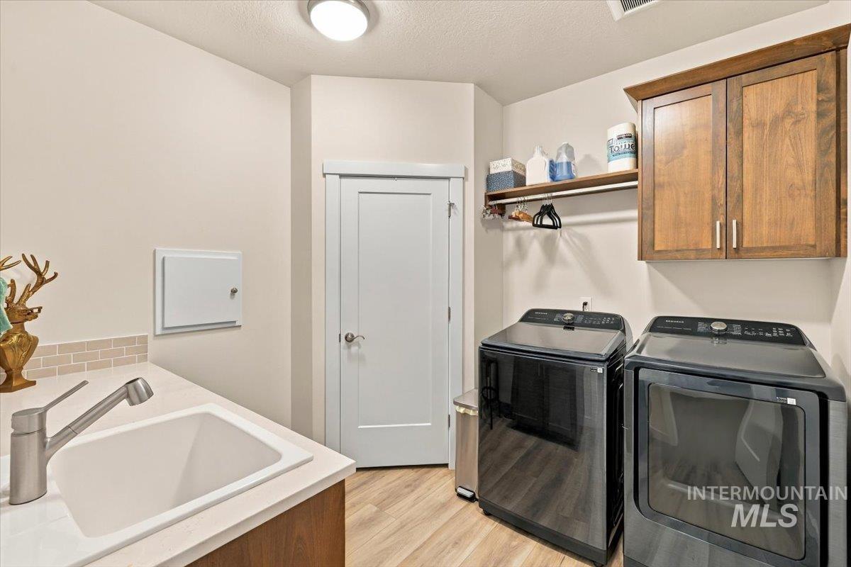 1012 Whitewater Way, Emmett, Idaho 83617, 3 Bedrooms, 2 Bathrooms, Residential For Sale, Price $514,900,MLS 99003738