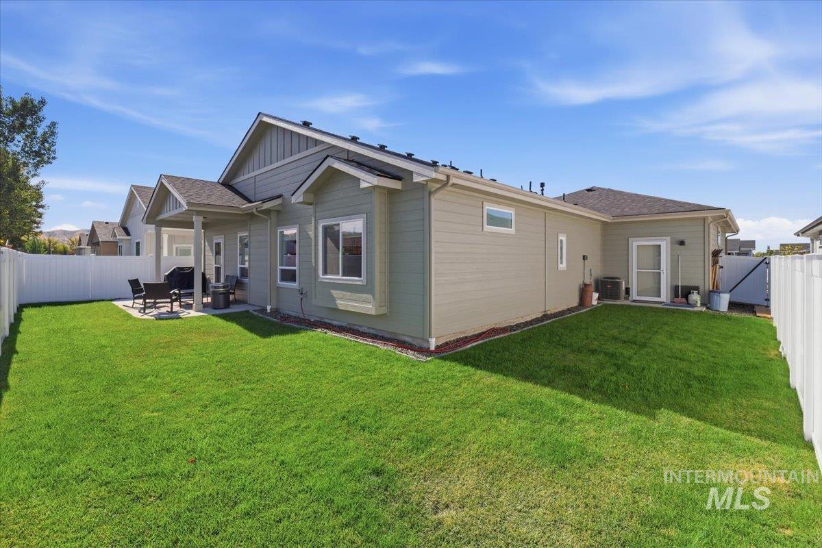 1012 Whitewater Way, Emmett, Idaho 83617, 3 Bedrooms, 2 Bathrooms, Residential For Sale, Price $514,900,MLS 99003738