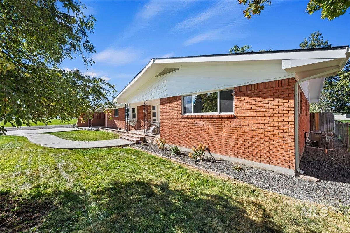 523 S State St, Nampa, Idaho 83686, 3 Bedrooms, 3.5 Bathrooms, Residential For Sale, Price $529,900,MLS 99003745