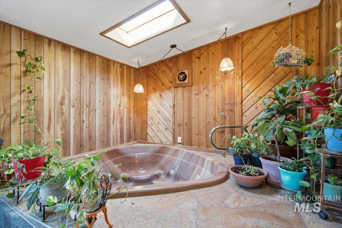 7019 W Rosewood Dr, Boise, Idaho 83709, 3 Bedrooms, 2 Bathrooms, Residential For Sale, Price $479,900,MLS 99003748
