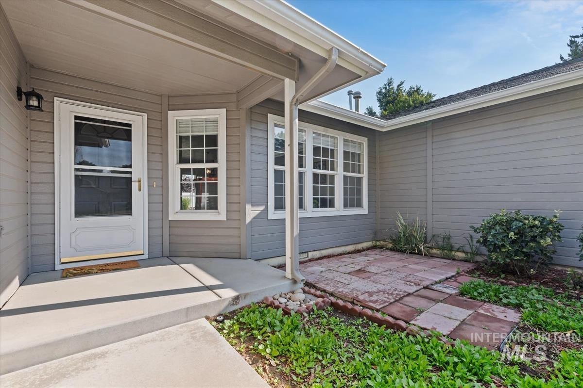 2214 E Katelyn dr., Meridian, Idaho 83646, 3 Bedrooms, 2 Bathrooms, Residential For Sale, Price $469,000,MLS 99003754