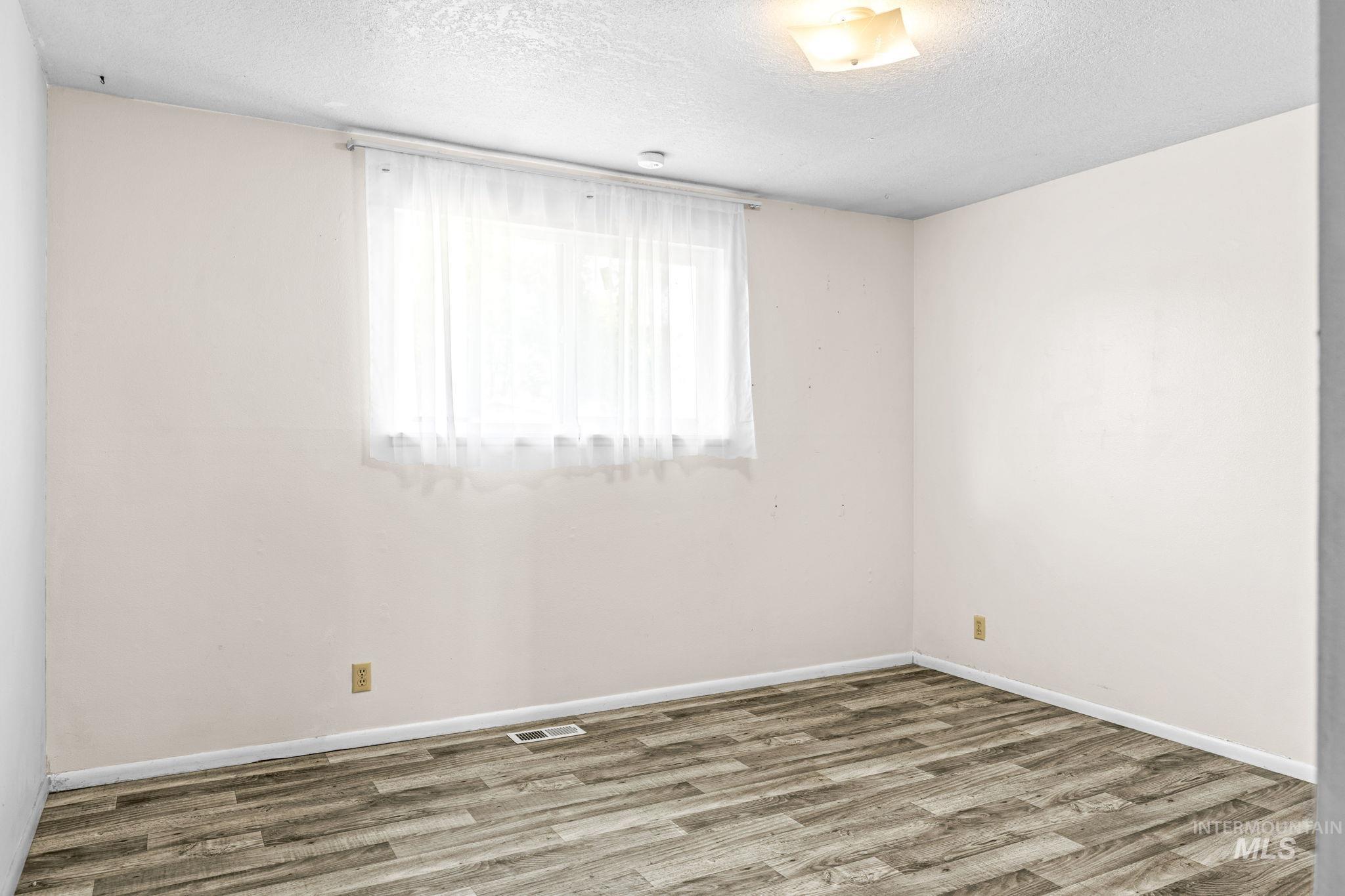 1126 Powell Ave., Nampa, Idaho 83687, 3 Bedrooms, 1 Bathroom, Residential For Sale, Price $329,900, 99003755